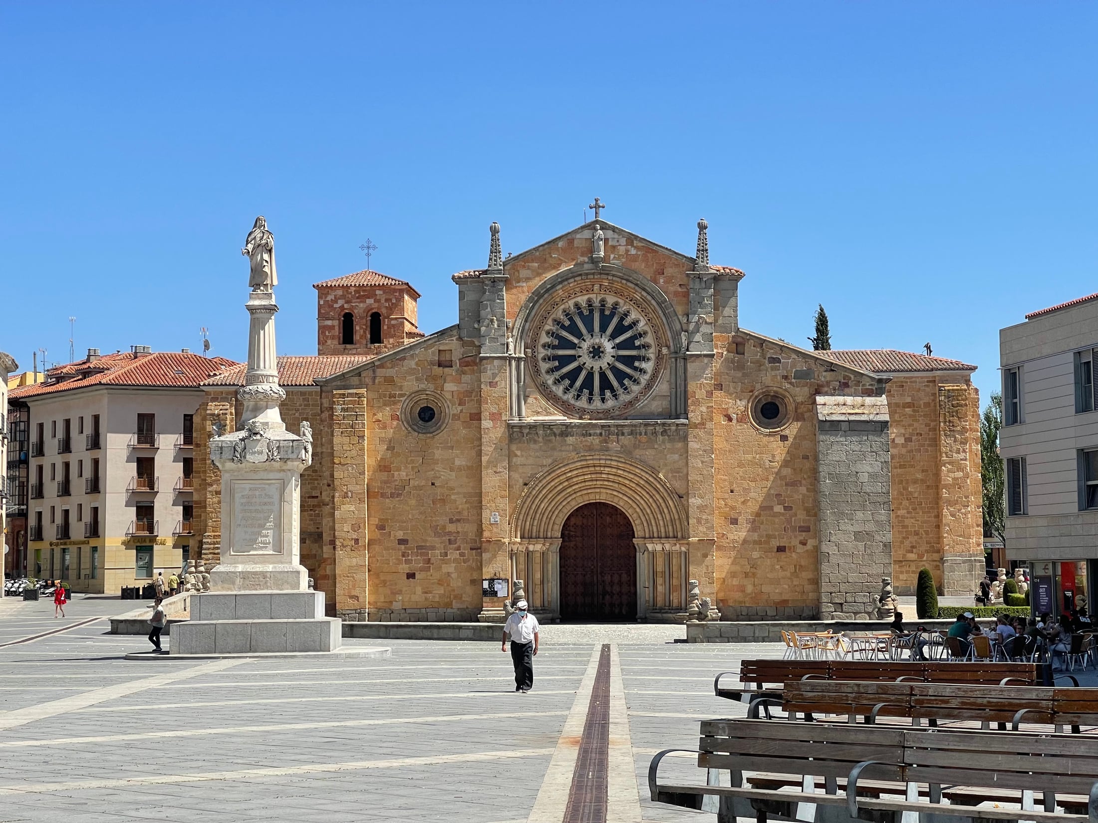 Catedral de Ávila facing the plaza inside the old city