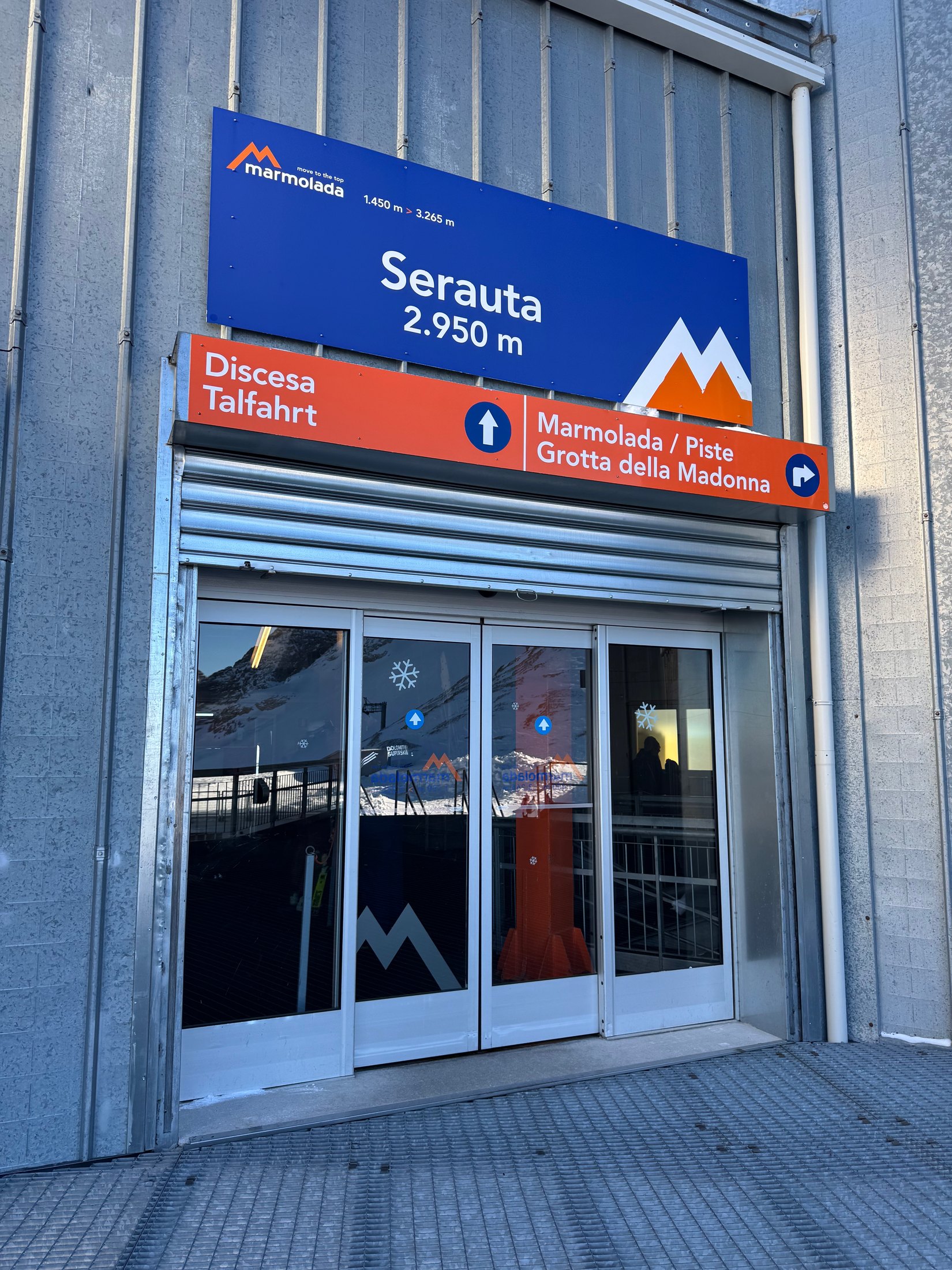 Serauta station sign on Marmolada showing an elevation of 2,950 meters.